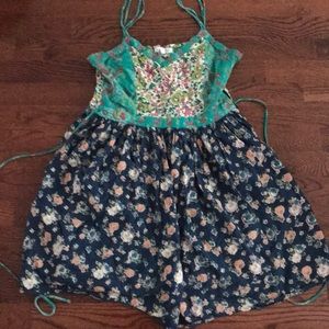 EUC PATRONS OF PEACE Flowy fun dress